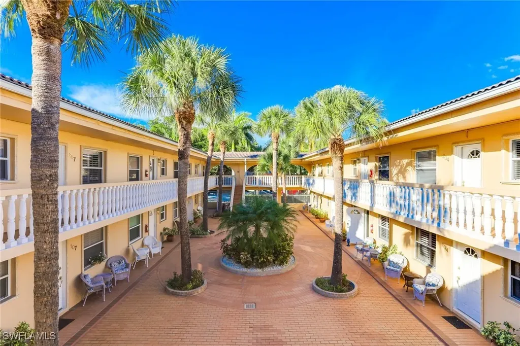 980 7th Avenue S Naples FL 34102