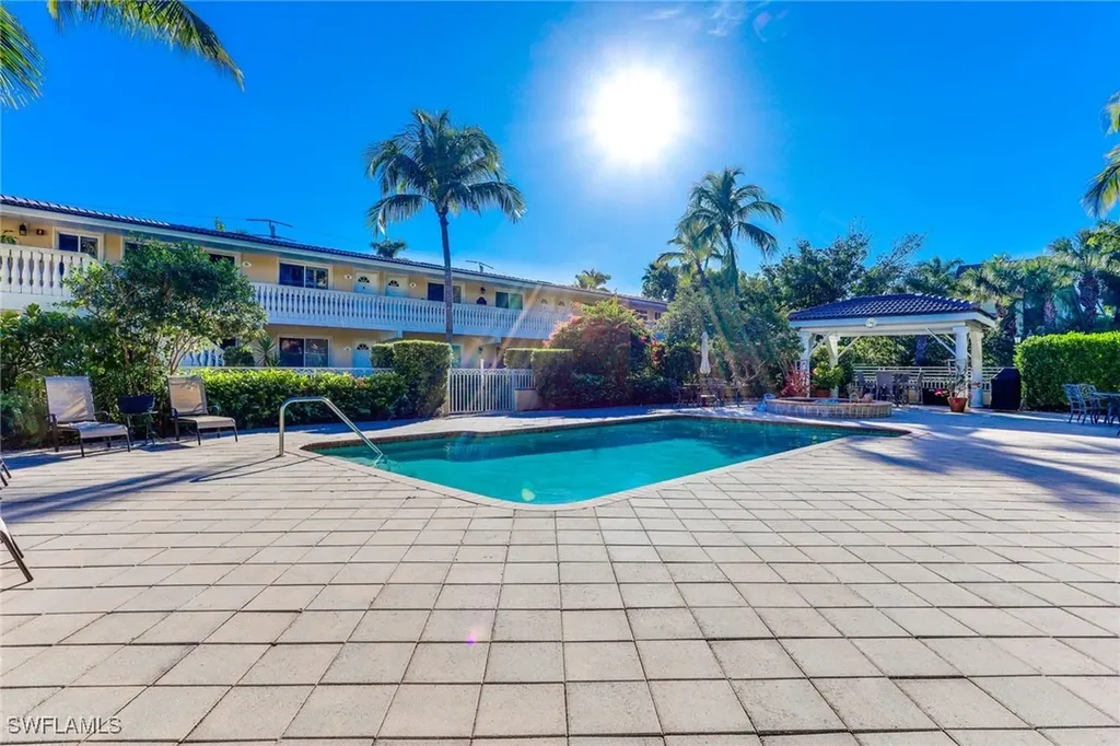 980 7th Avenue S Naples FL 34102