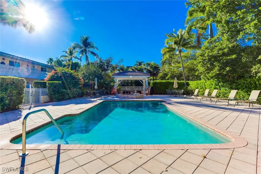 980 7th Avenue S Naples FL 34102