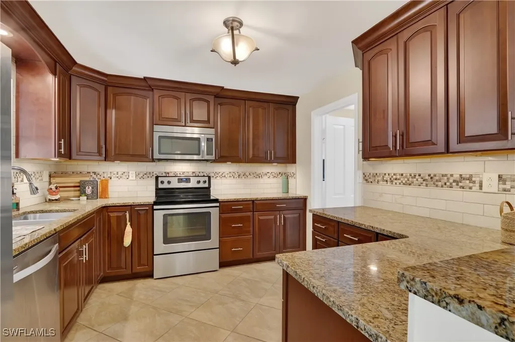 2741 Mcgregor Boulevard Fort Myers FL 33901