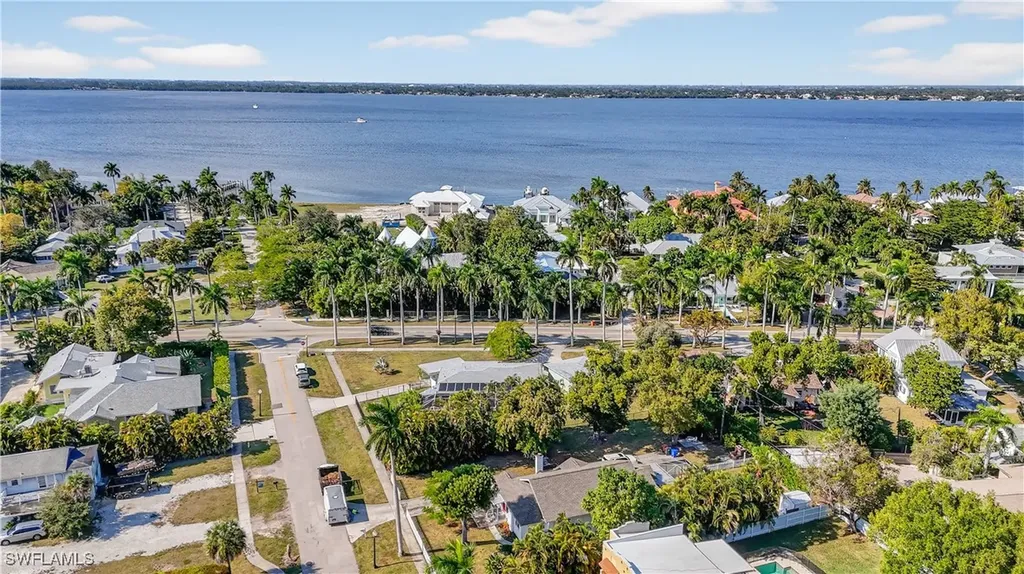 2741 Mcgregor Boulevard Fort Myers FL 33901