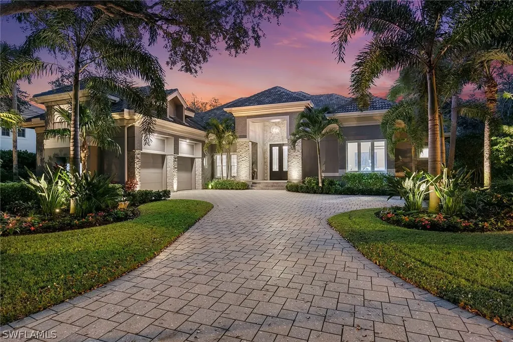 927 Barcarmil Way Naples FL 34110