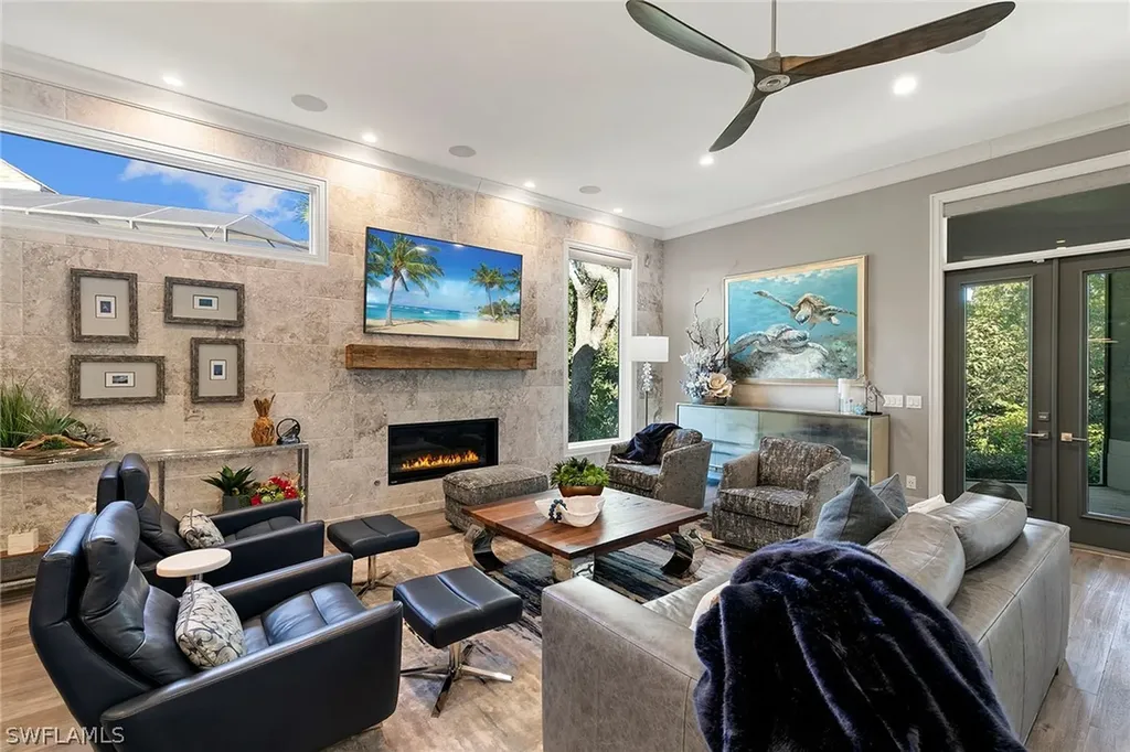 927 Barcarmil Way Naples FL 34110