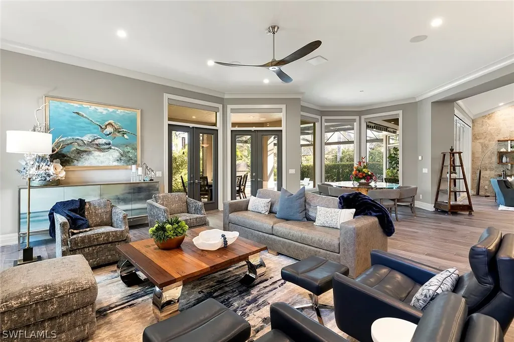 927 Barcarmil Way Naples FL 34110