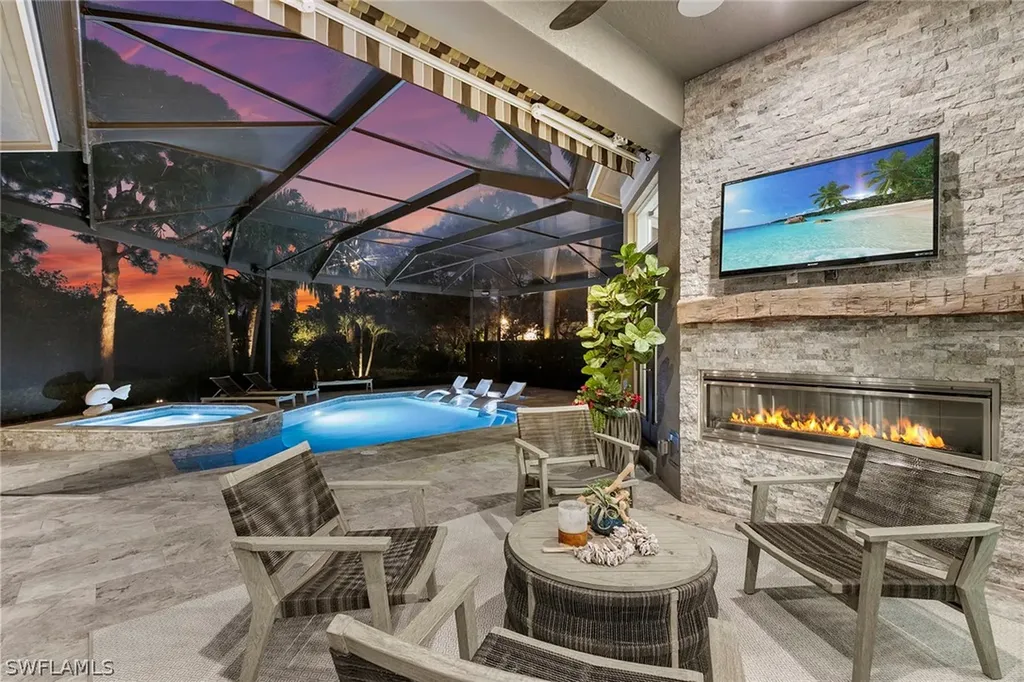 927 Barcarmil Way Naples FL 34110