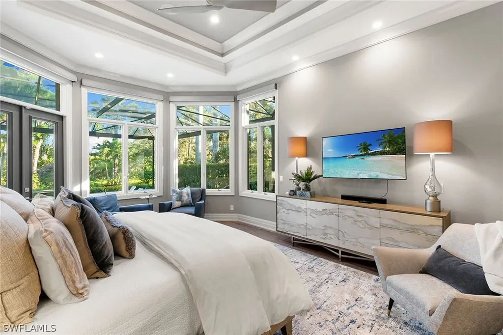 927 Barcarmil Way Naples FL 34110