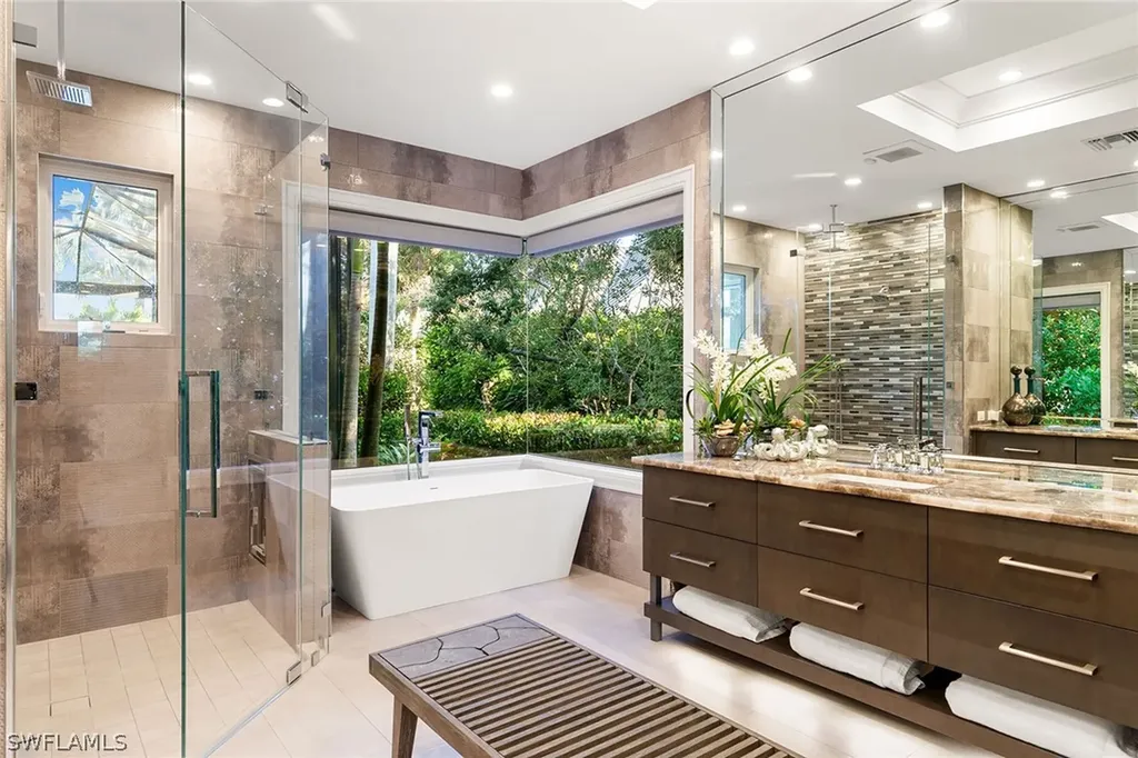 927 Barcarmil Way Naples FL 34110