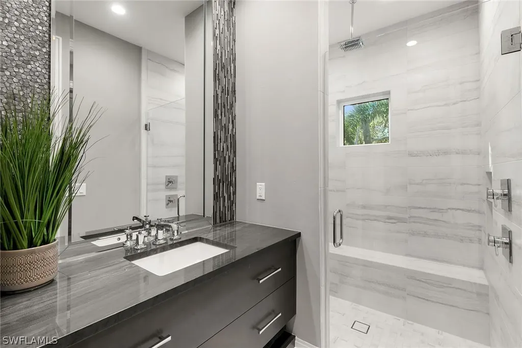 927 Barcarmil Way Naples FL 34110