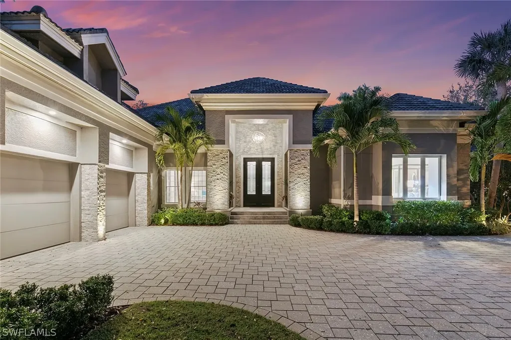 927 Barcarmil Way Naples FL 34110