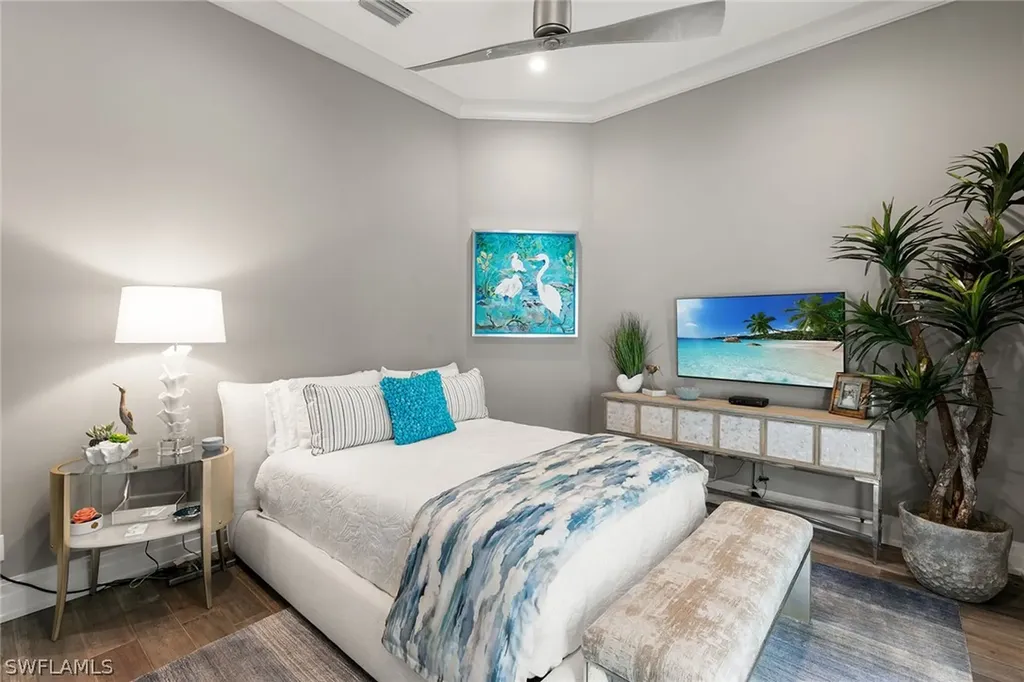 927 Barcarmil Way Naples FL 34110