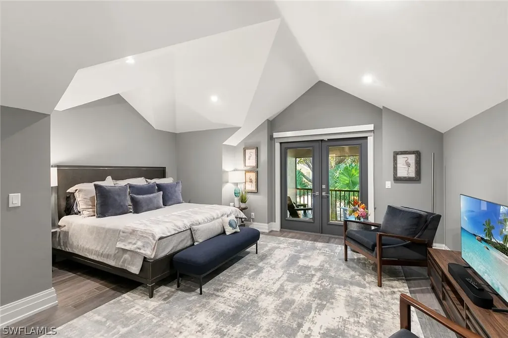 927 Barcarmil Way Naples FL 34110