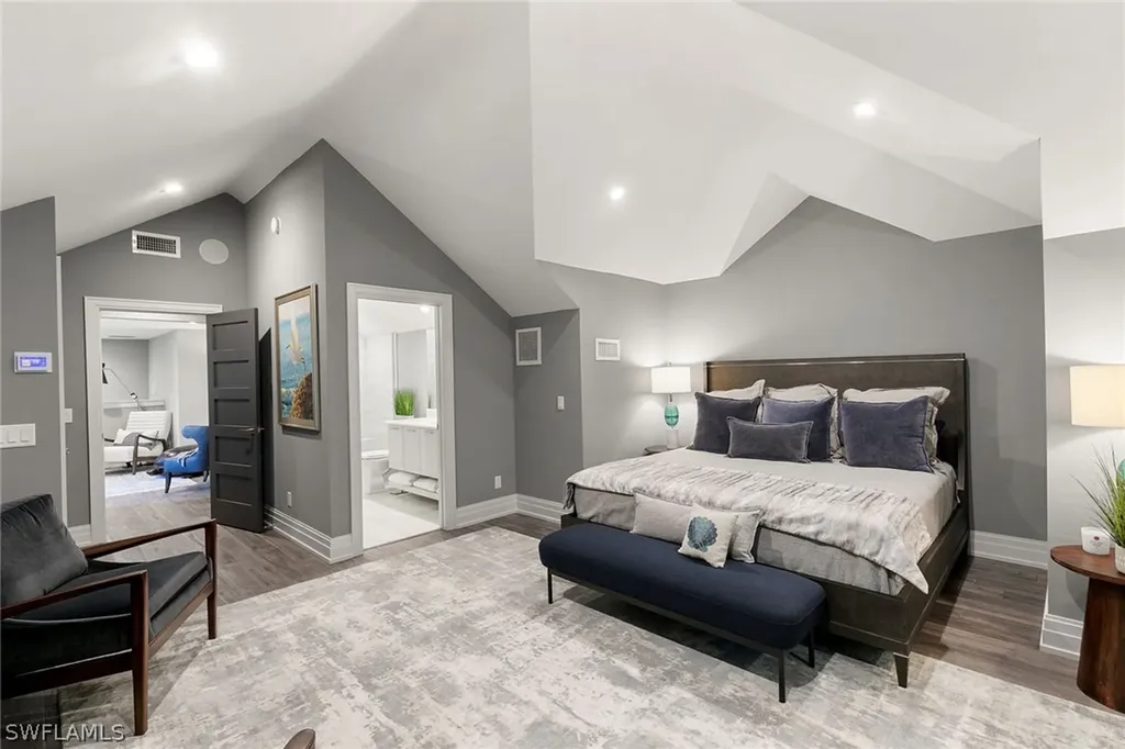 927 Barcarmil Way Naples FL 34110