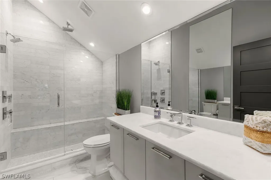 927 Barcarmil Way Naples FL 34110