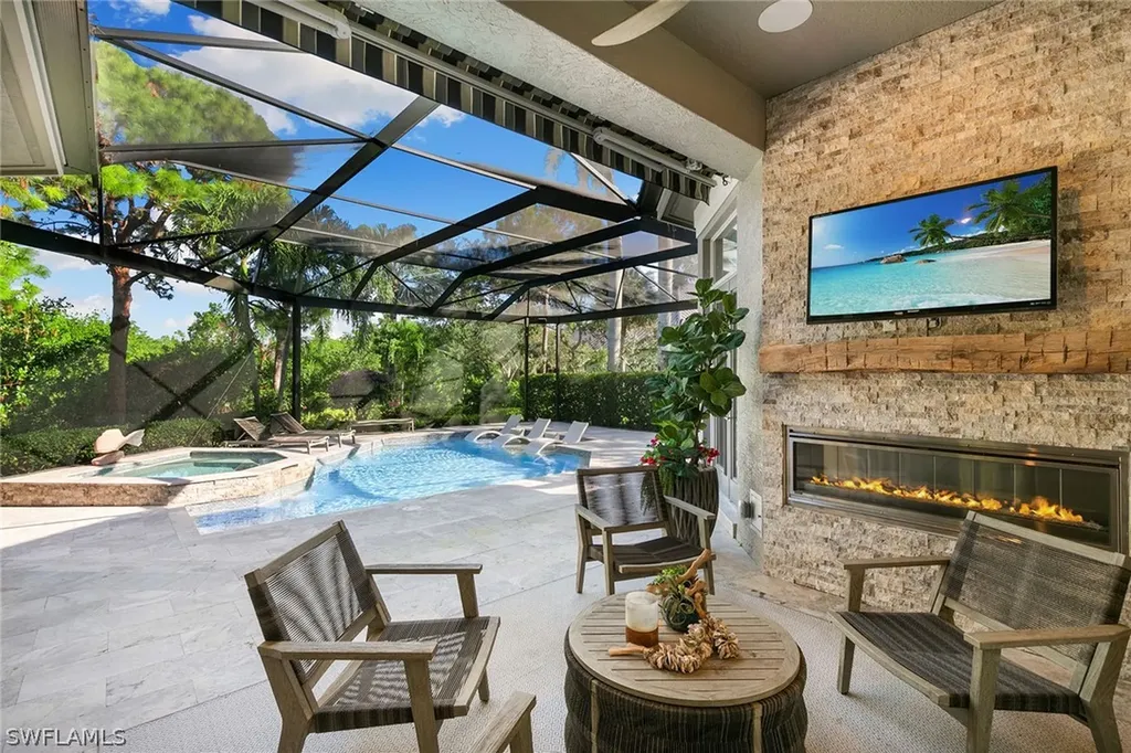927 Barcarmil Way Naples FL 34110