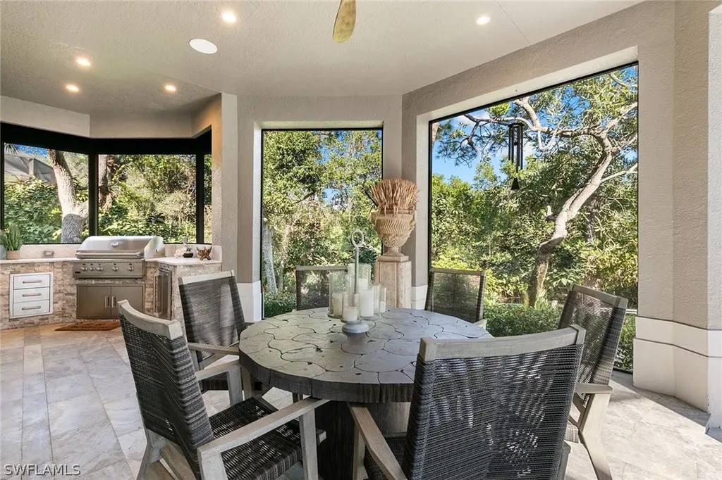 927 Barcarmil Way Naples FL 34110