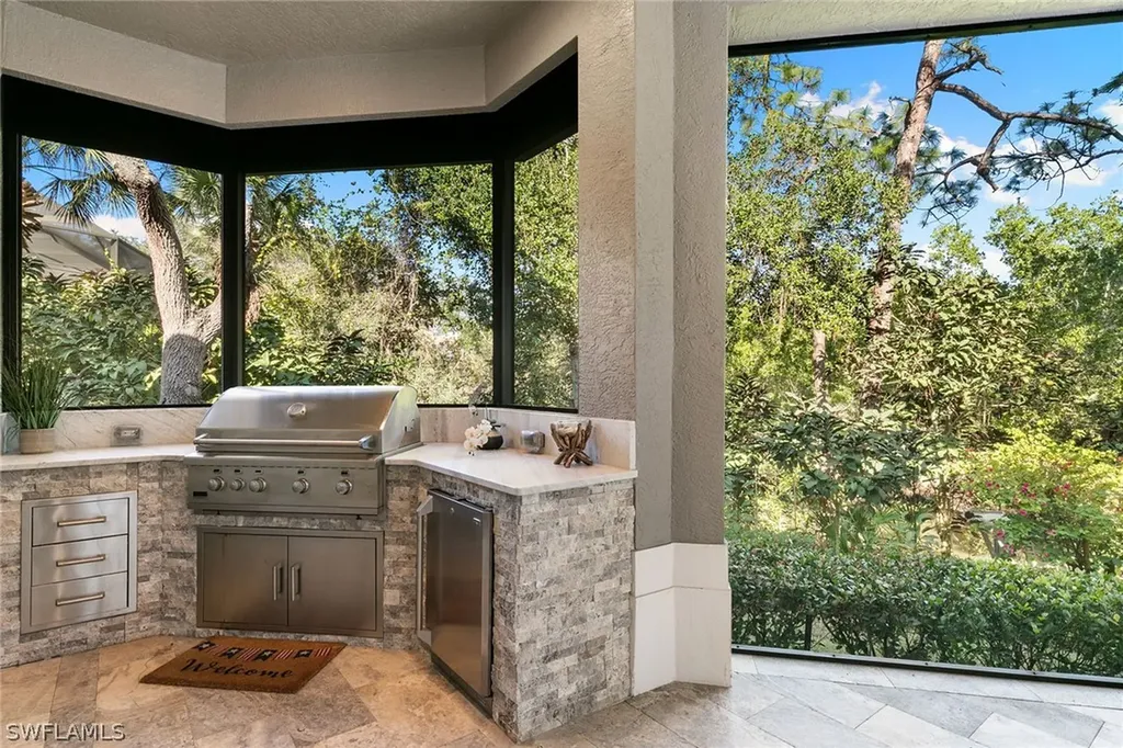 927 Barcarmil Way Naples FL 34110