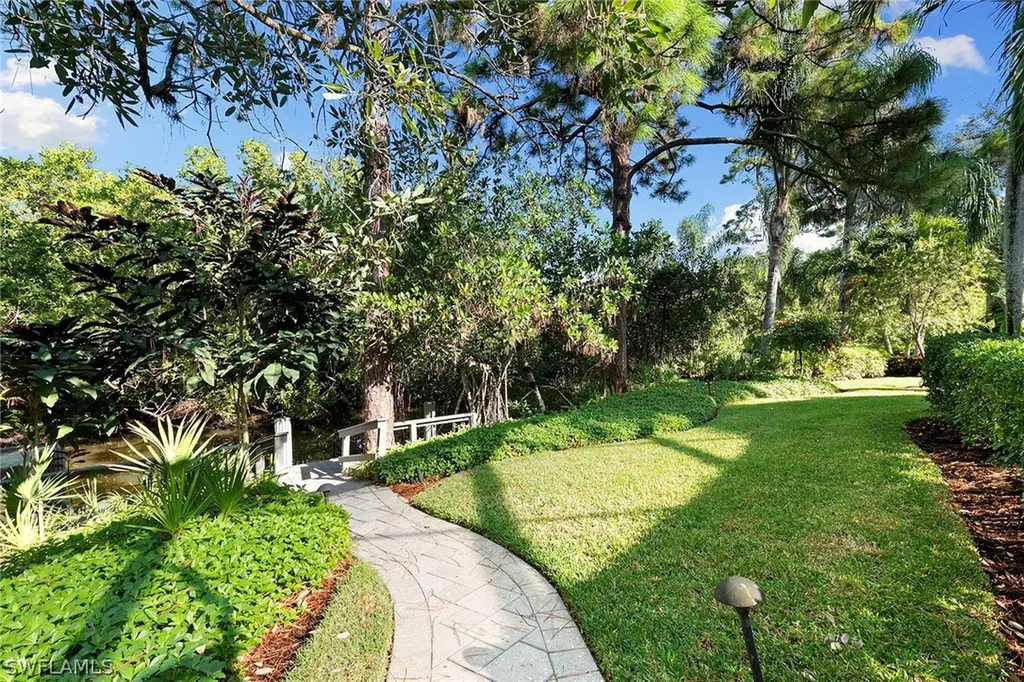 927 Barcarmil Way Naples FL 34110