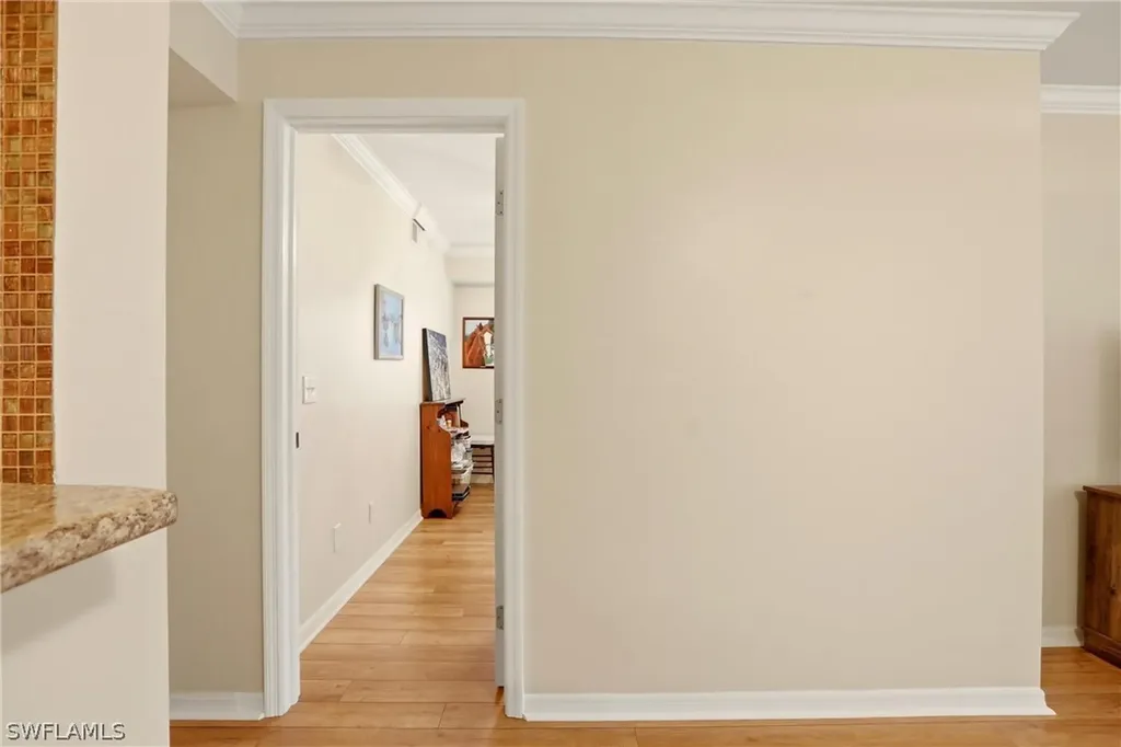 289 Robin Hood Circle Naples FL 34104