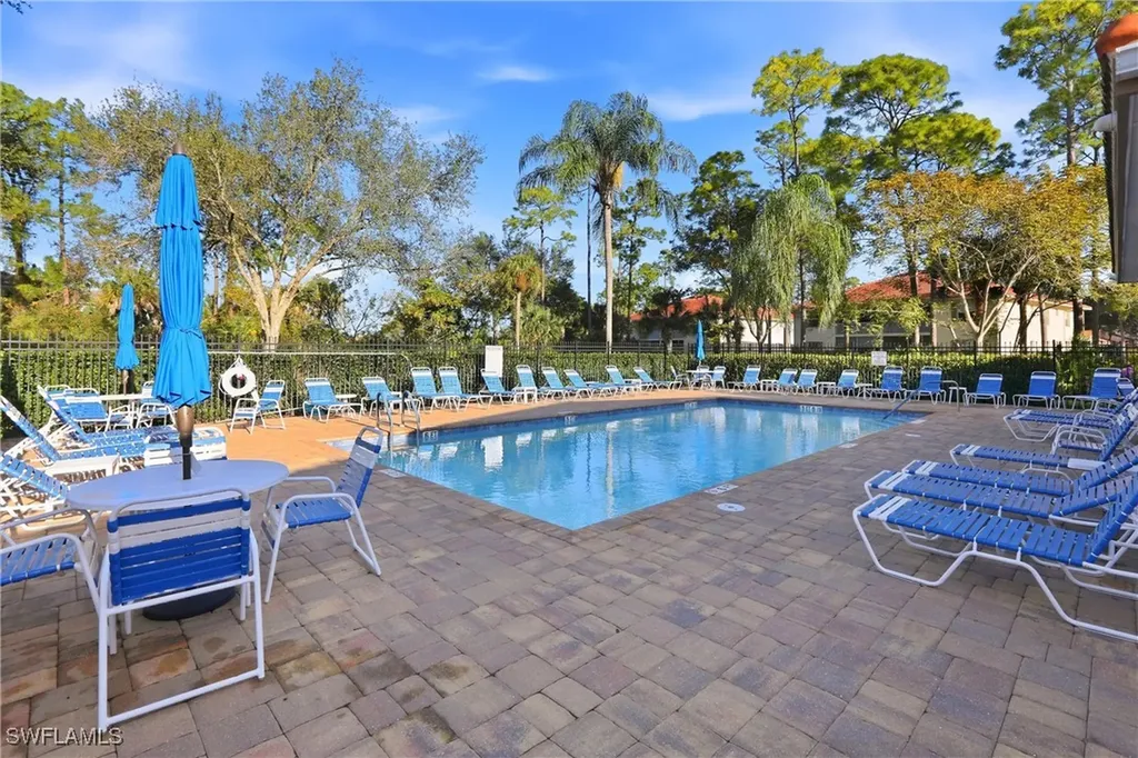 289 Robin Hood Circle Naples FL 34104