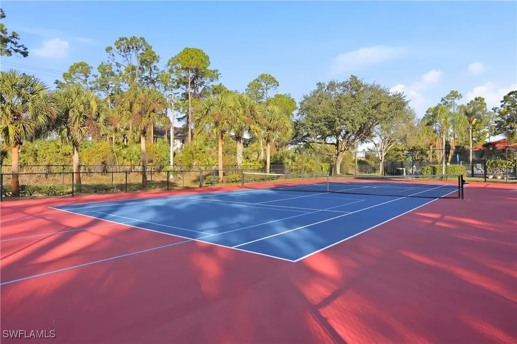 289 Robin Hood Circle Naples FL 34104