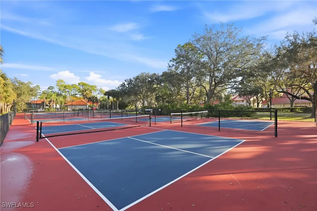 289 Robin Hood Circle Naples FL 34104