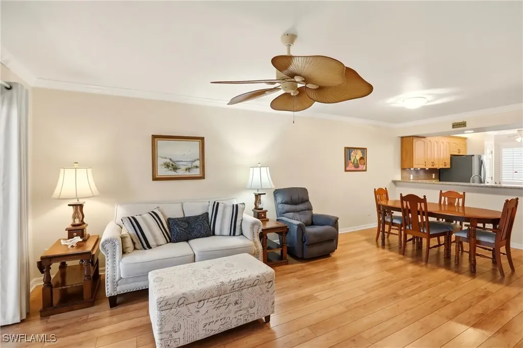 289 Robin Hood Circle Naples FL 34104