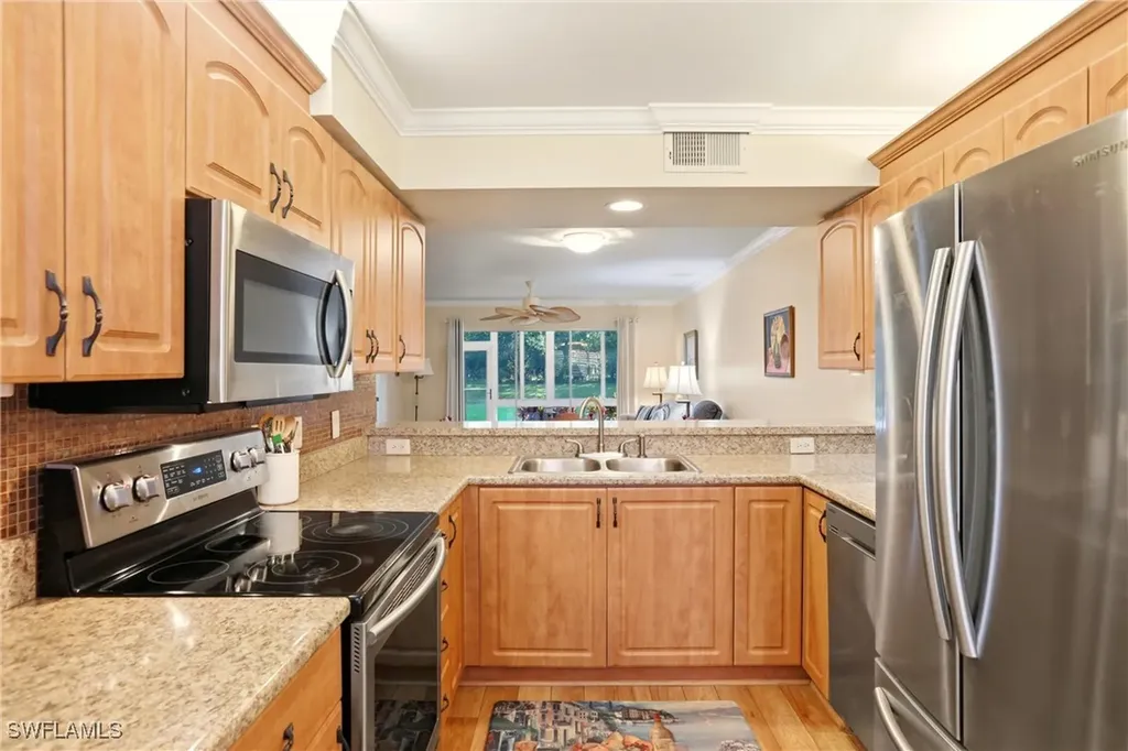 289 Robin Hood Circle Naples FL 34104