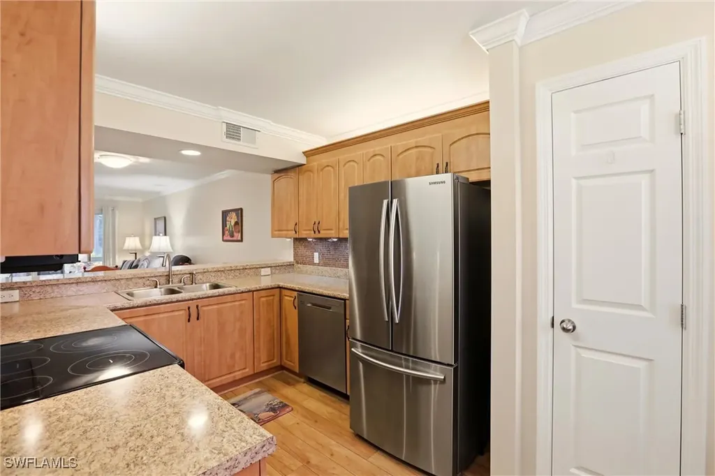 289 Robin Hood Circle Naples FL 34104