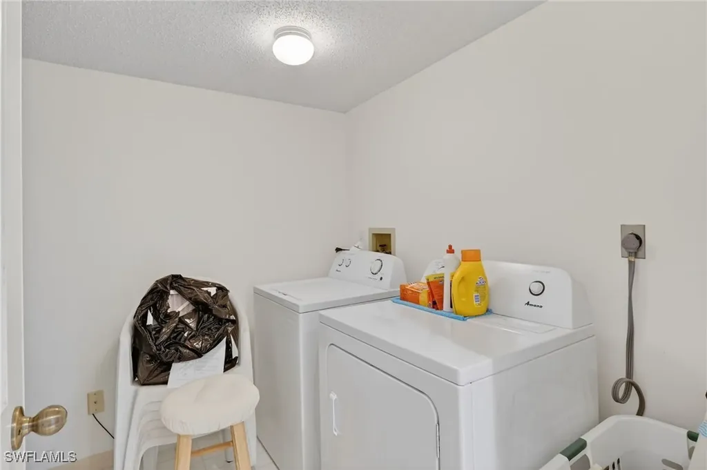 6945 Dennis Circle Naples FL 34104