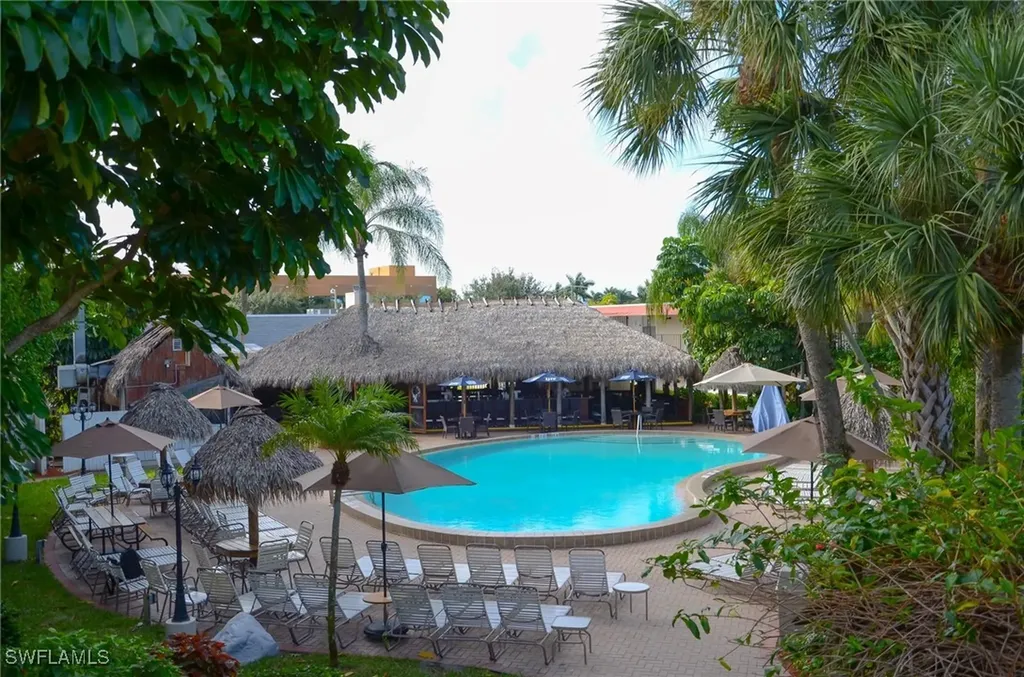 2555 Tamiami Trail N Naples FL 34103