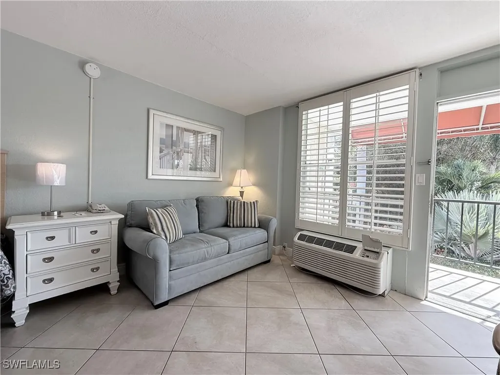 2555 Tamiami Trail N Naples FL 34103