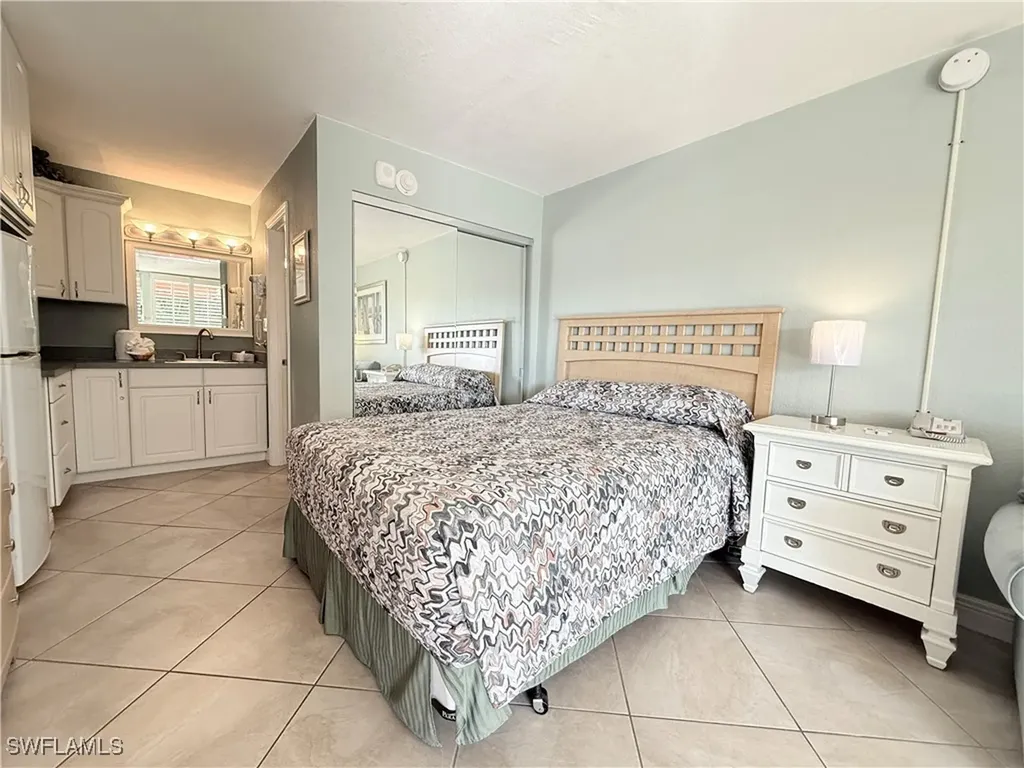 2555 Tamiami Trail N Naples FL 34103