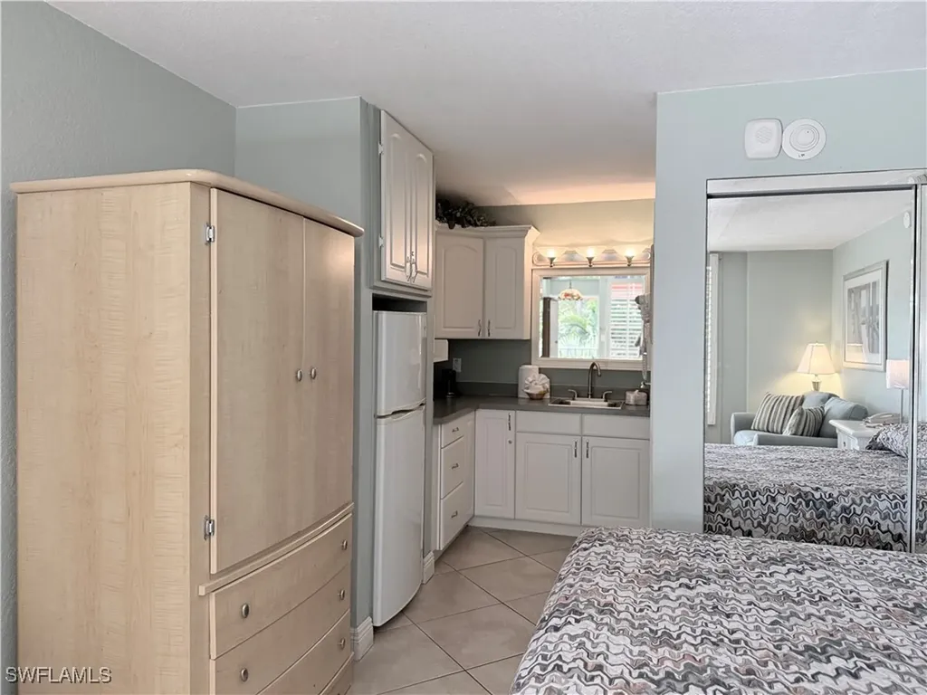 2555 Tamiami Trail N Naples FL 34103