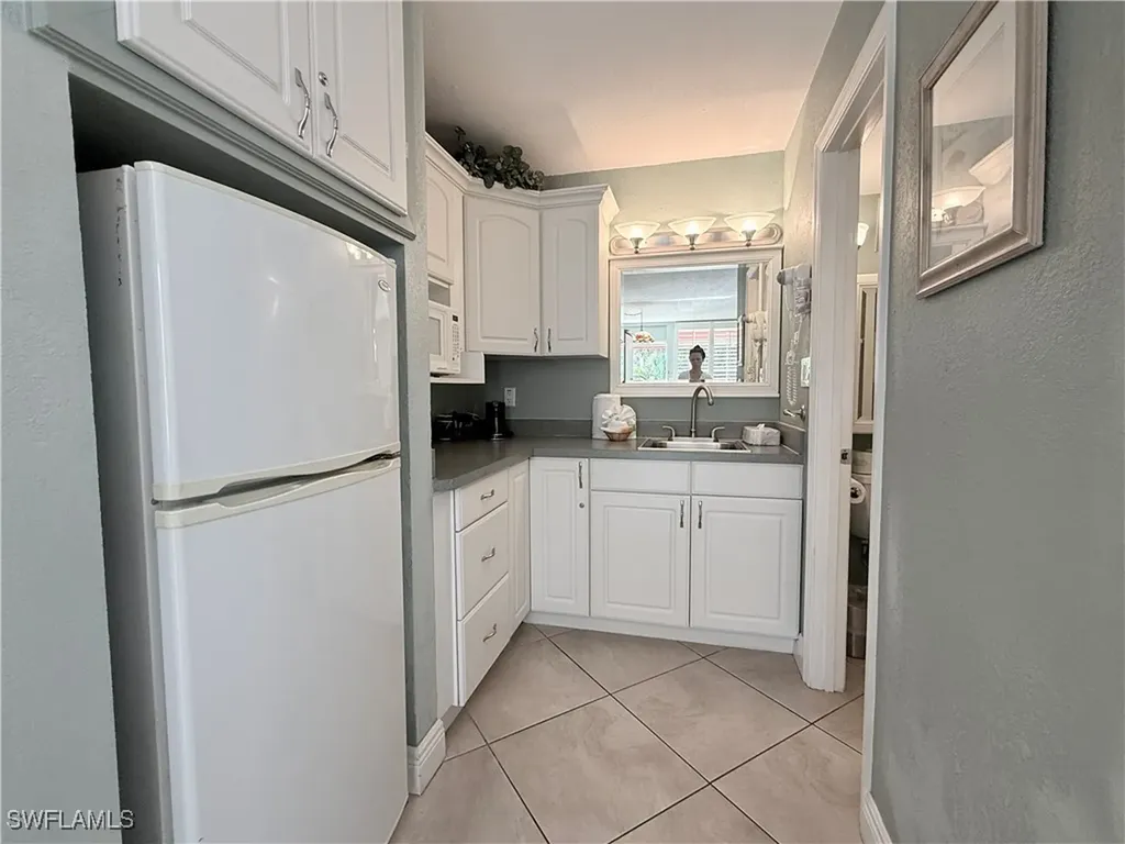 2555 Tamiami Trail N Naples FL 34103