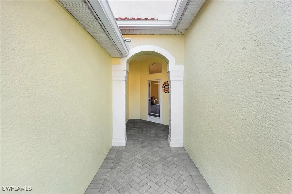 1201 Jardin Drive Naples FL 34104
