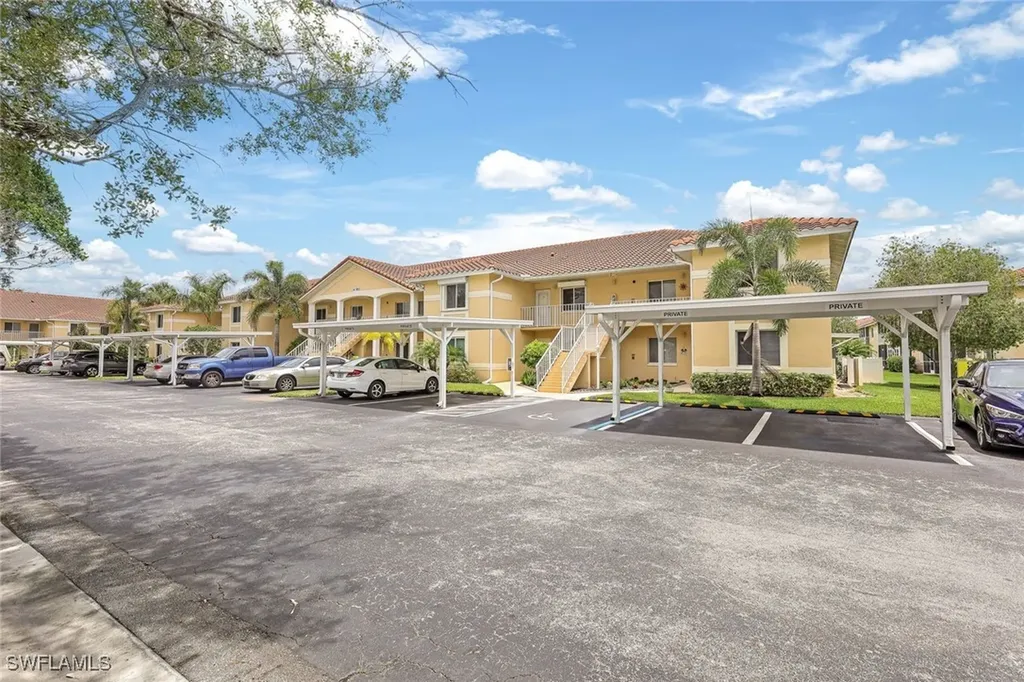 192 Furse Lakes Circle Naples FL 34104