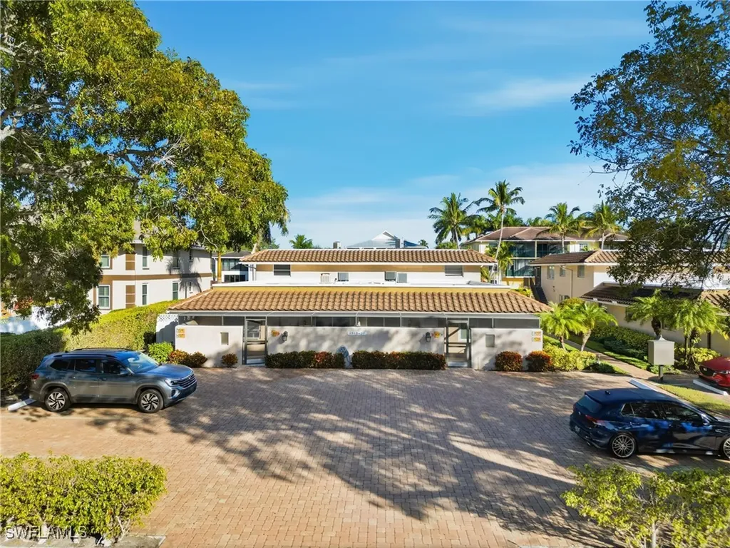 1519 Chesapeake Avenue Naples FL 34102