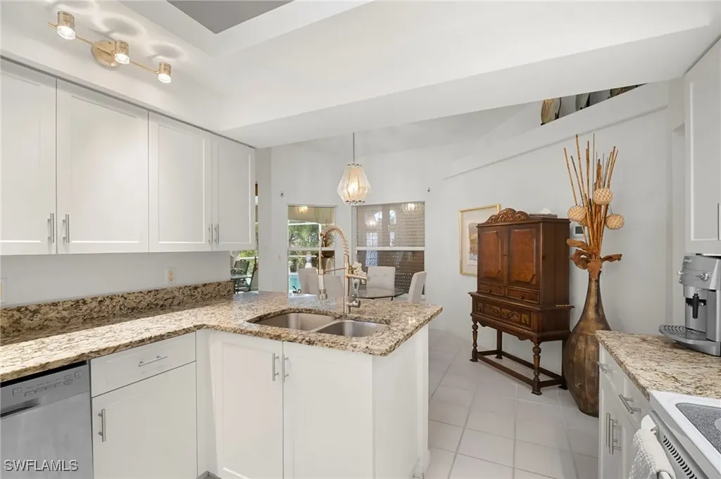 2233 SE 18th Avenue Cape Coral FL 33990