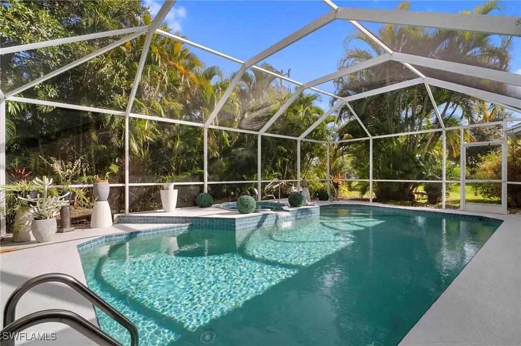 2233 SE 18th Avenue Cape Coral FL 33990