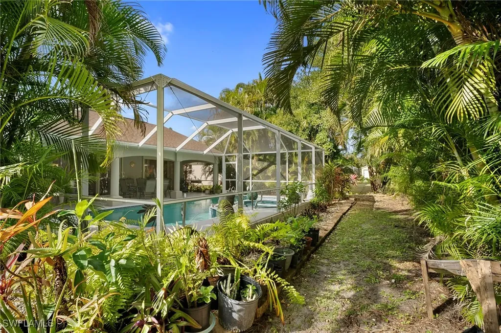 2233 SE 18th Avenue Cape Coral FL 33990