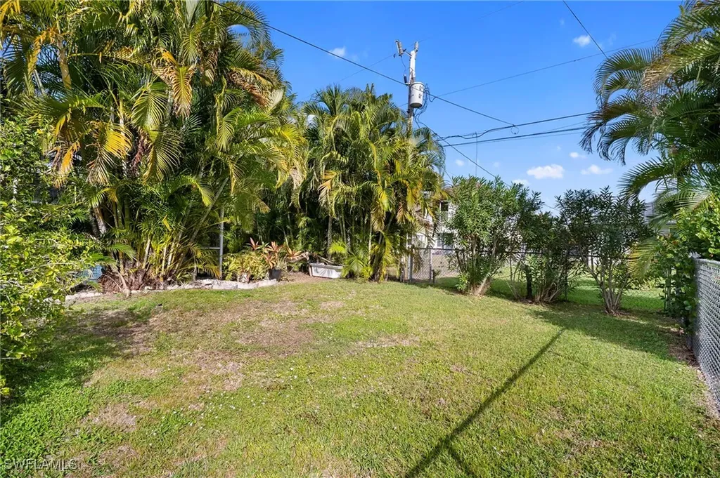 2233 SE 18th Avenue Cape Coral FL 33990