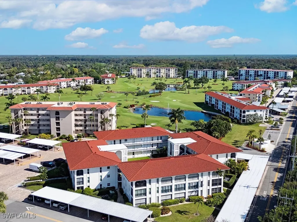 53 High Point Circle W Naples FL 34103