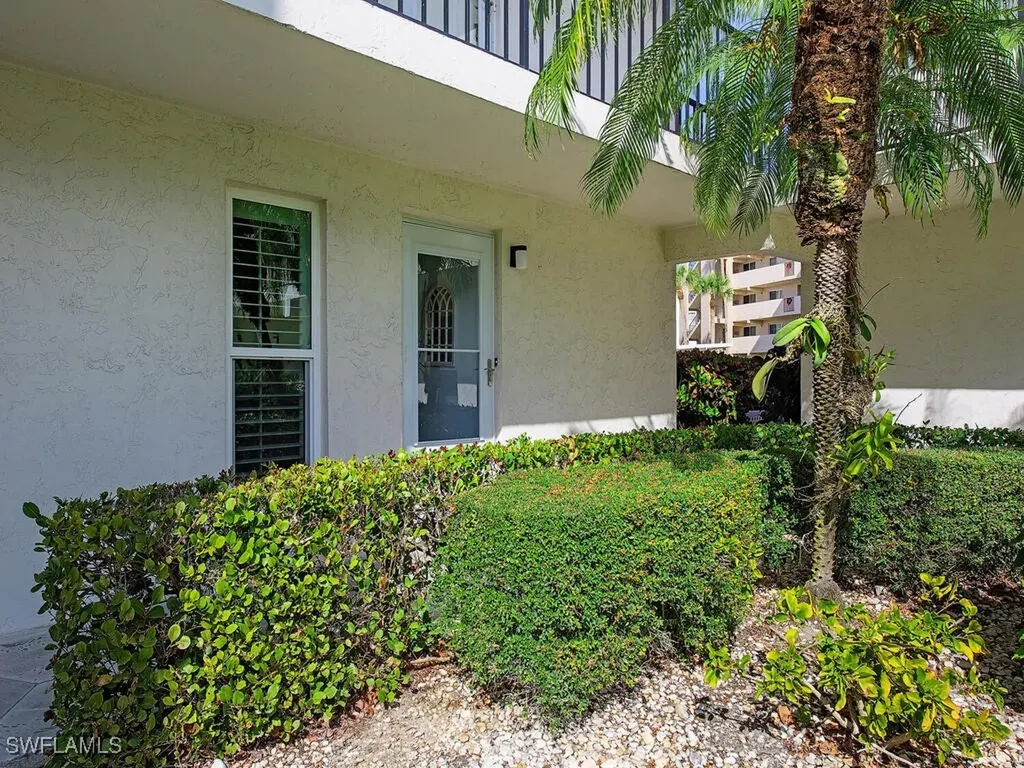 53 High Point Circle W Naples FL 34103