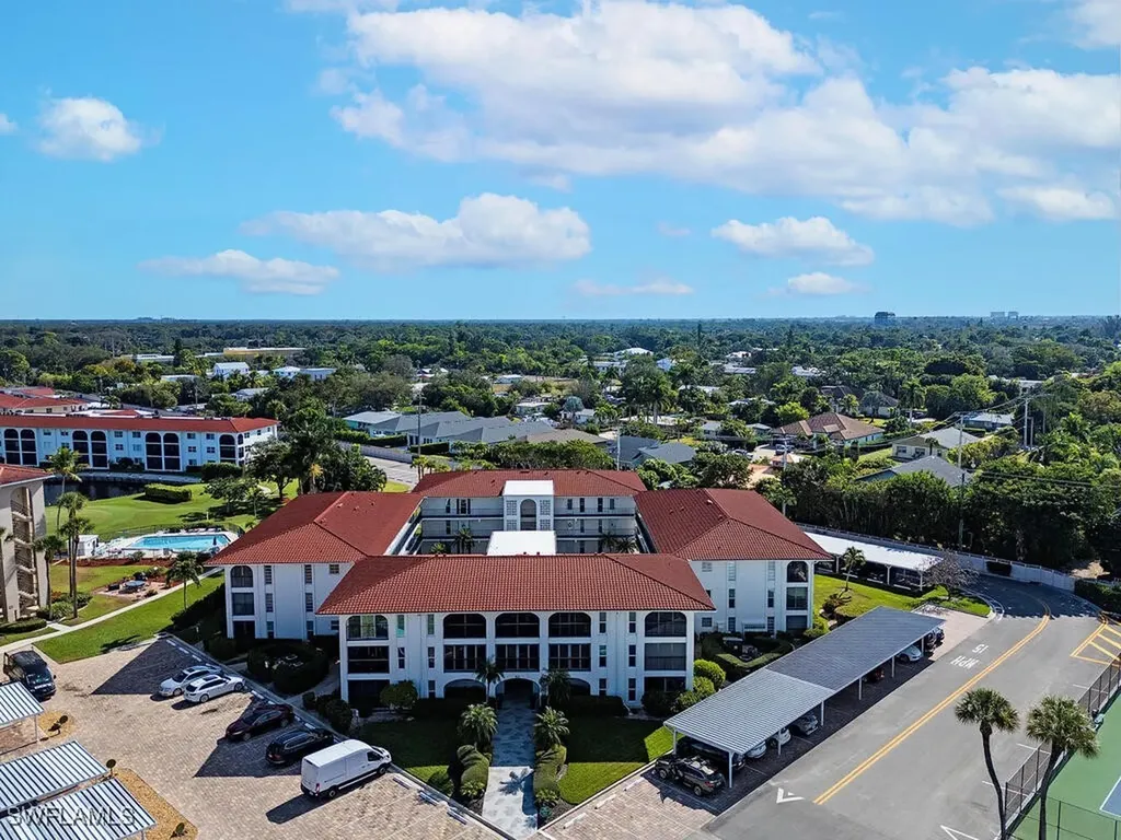 53 High Point Circle W Naples FL 34103