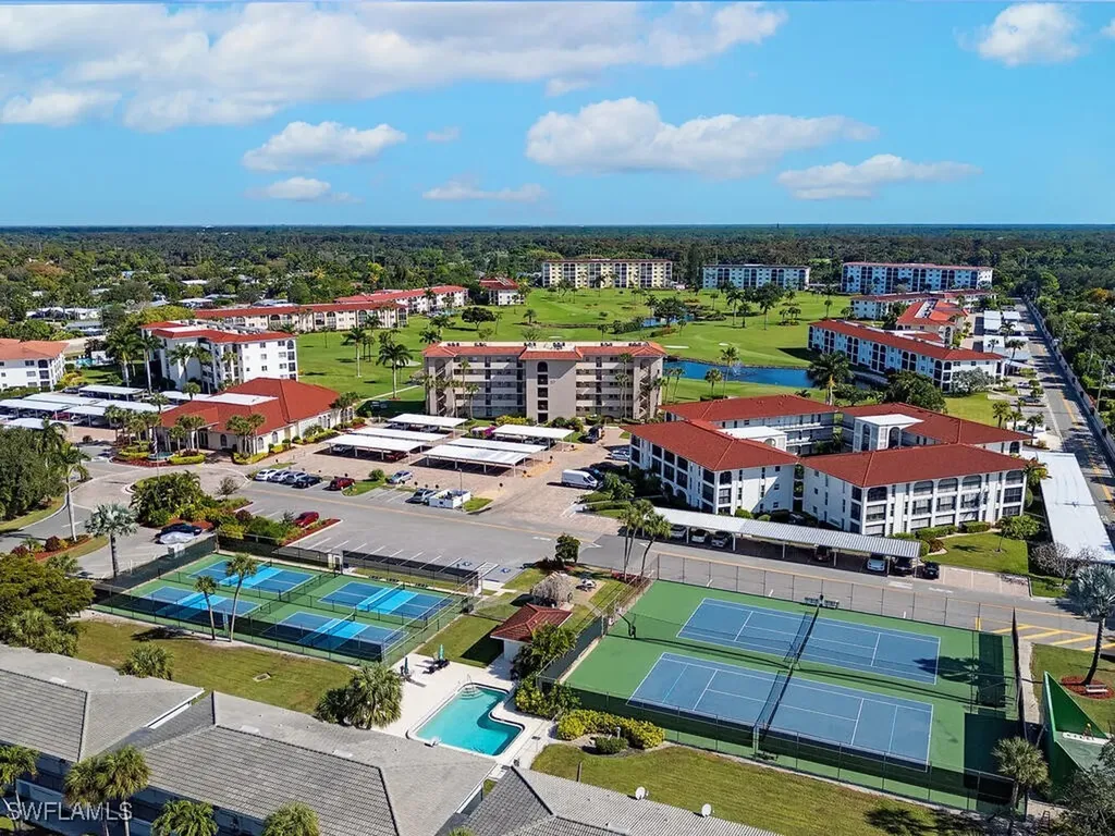 53 High Point Circle W Naples FL 34103