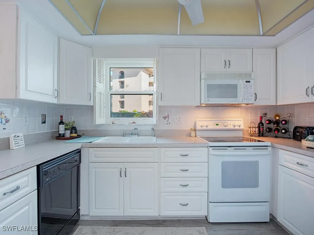 53 High Point Circle W Naples FL 34103