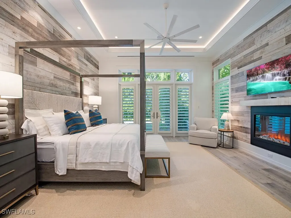 225 4th Avenue N Naples FL 34102