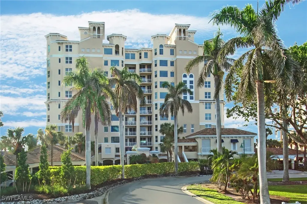 435 Dockside Drive Naples FL 34110