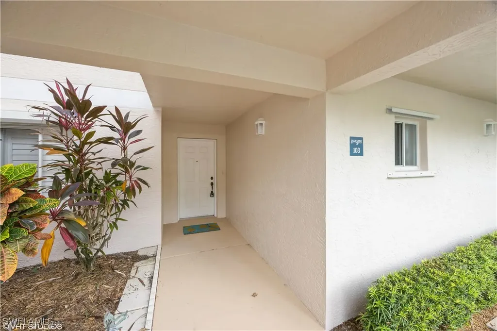 2885 Citrus Lake Drive Naples FL 34109