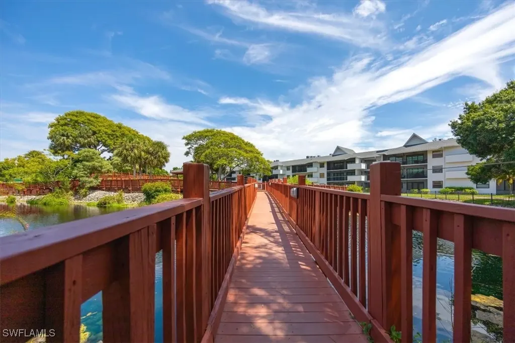 600 Neapolitan Way Naples FL 34103